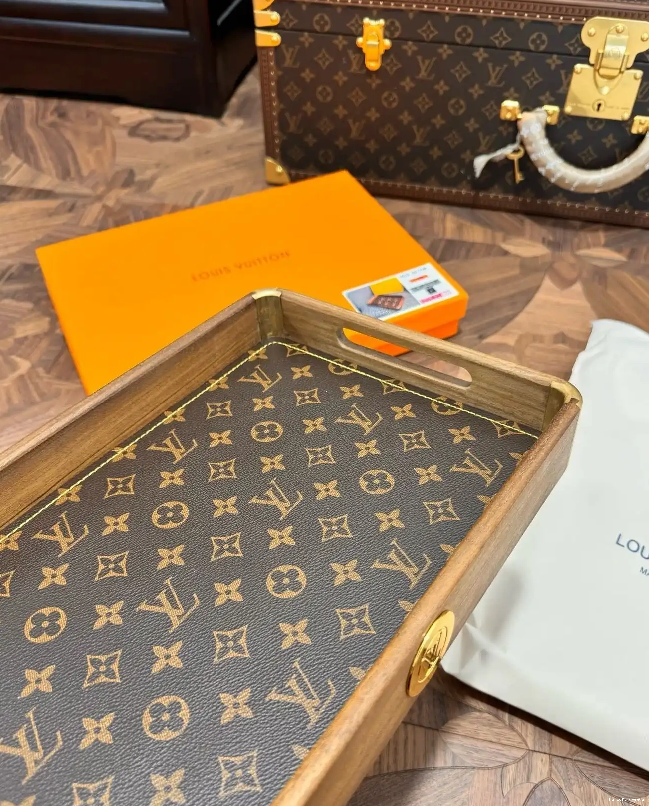CUSTOM LV SERVING TRAY 0509